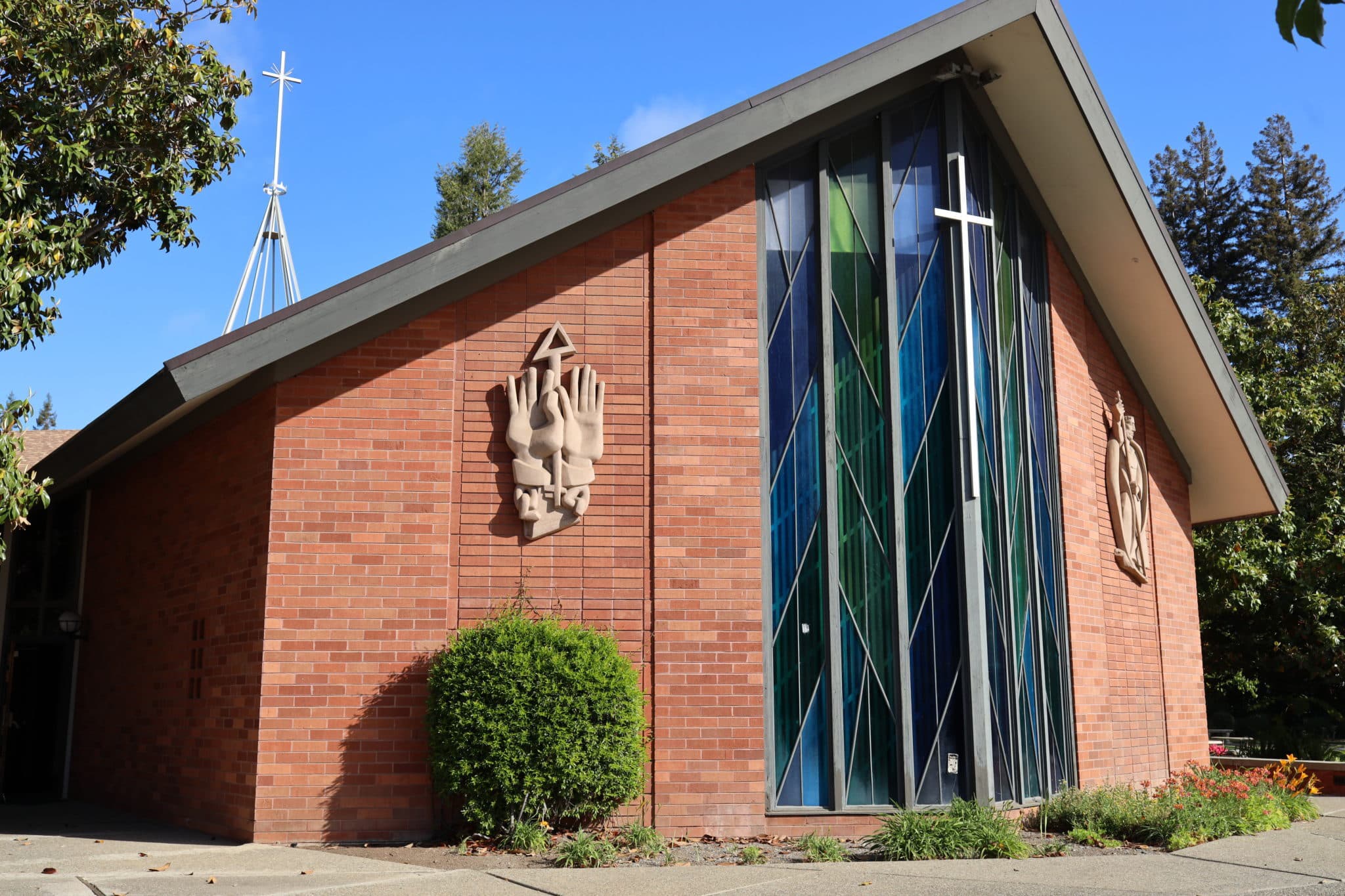 Photo of the front of religious venue St Raymond in Menlo Park, CA