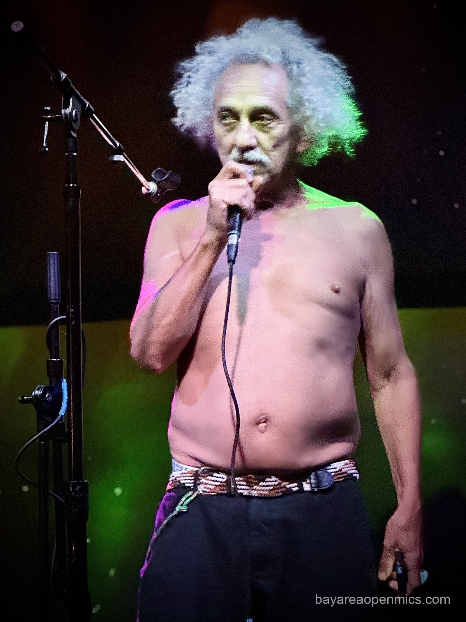 Queen Einstein performs live at the Hotel Utah open mic in San Francisco